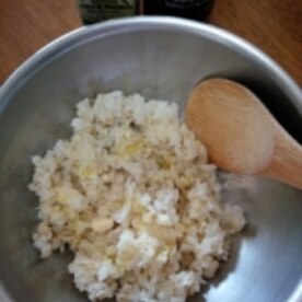 イタ飯風 オリーブオイル パルメザンのおにぎり レシピ 作り方 By Nyan260 楽天レシピ